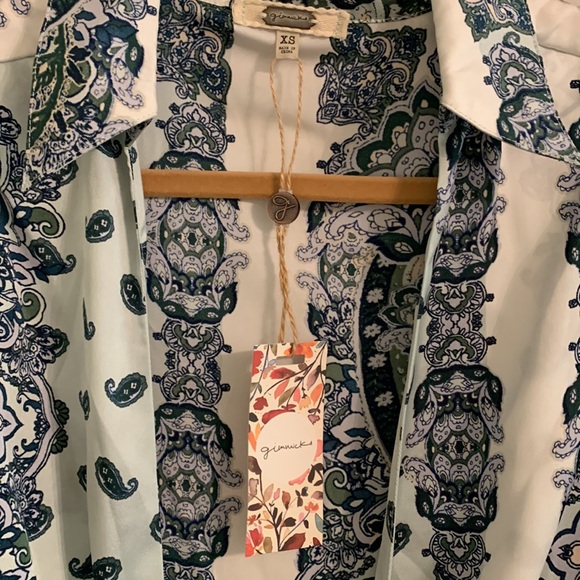 Gimmicks satin feel exotic duster. Paisley design. New, never worn. Beautiful - Picture 3 of 4